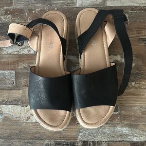 Black platform Leather Sandals